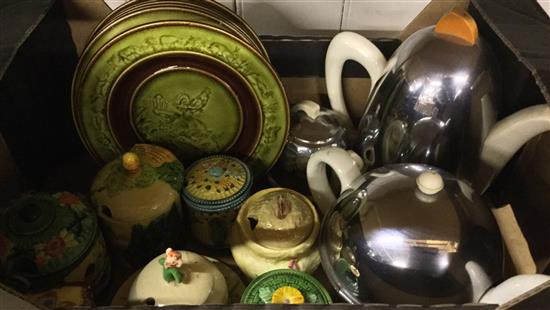 6 Choisy Le Roi plates, 7 jam pots & 3 piece Deco tea set